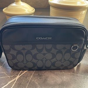 Coach Graham Crossbody in Signature Black